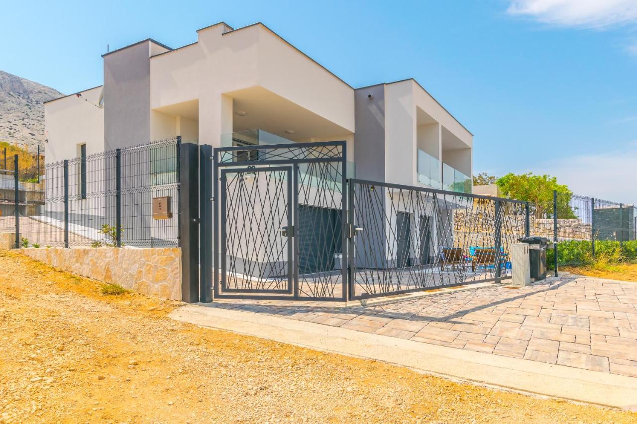 The Secret Diamond Apartment *